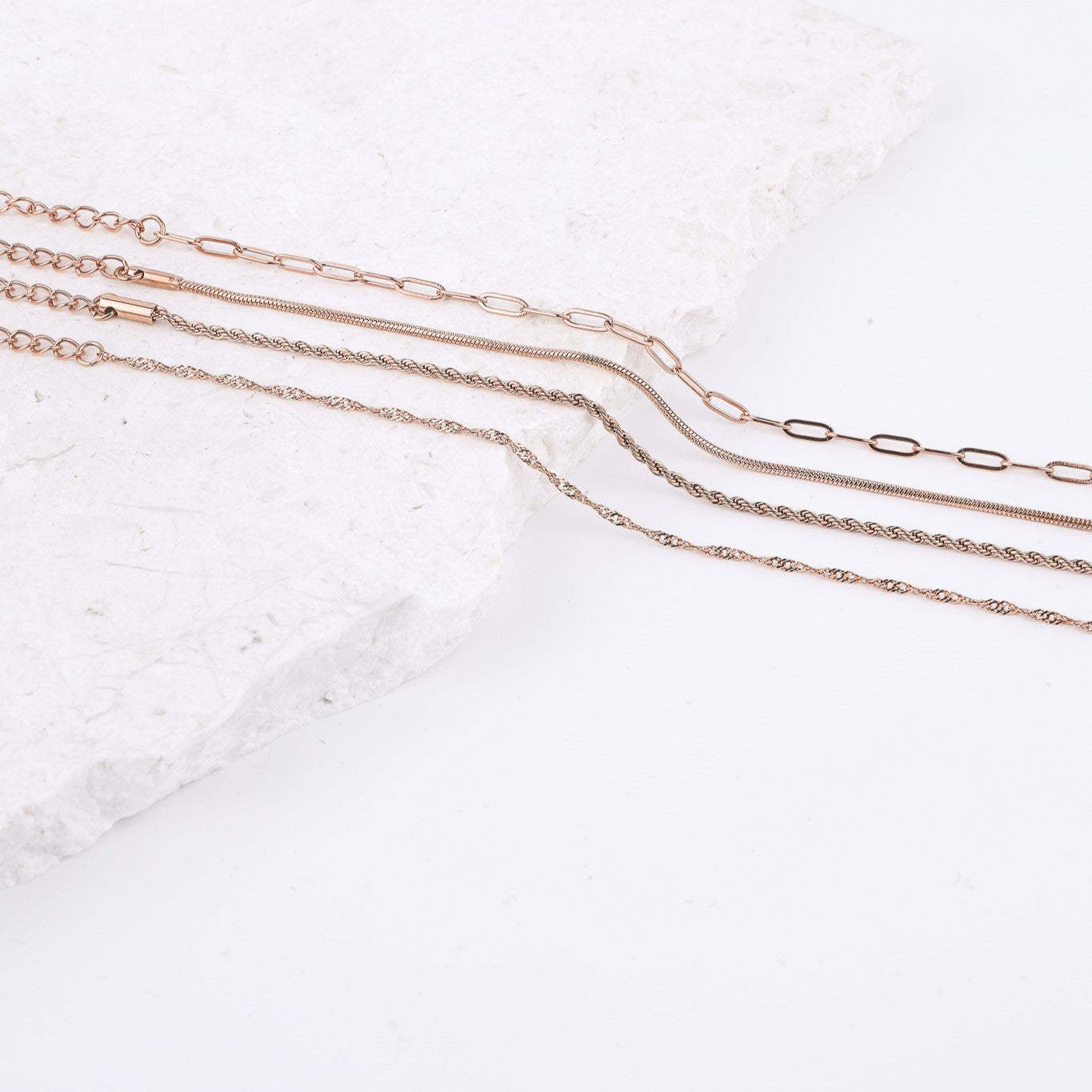 PAPERCLIP ACCENT CHAIN BRACELET