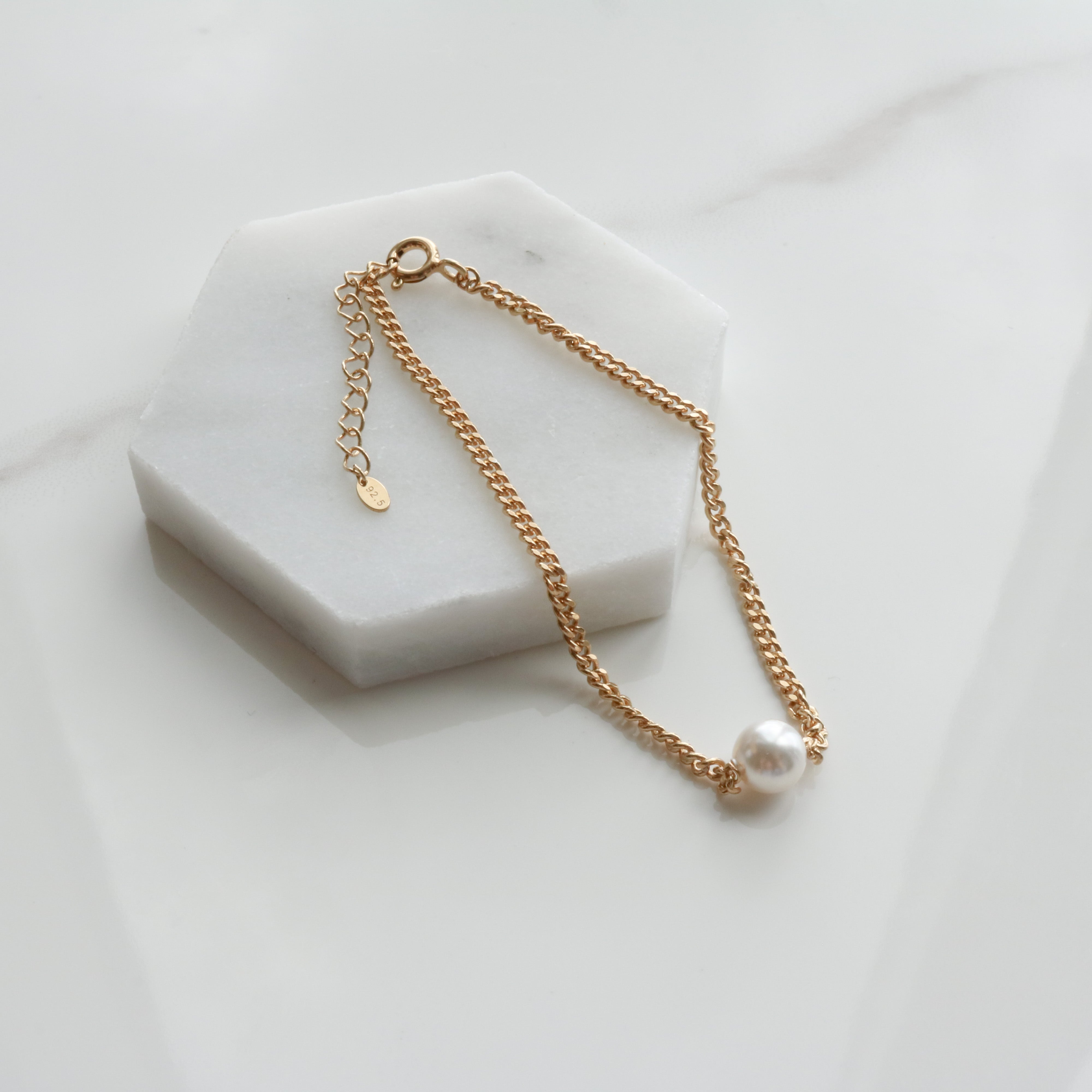 Simple pearl chain bracelet