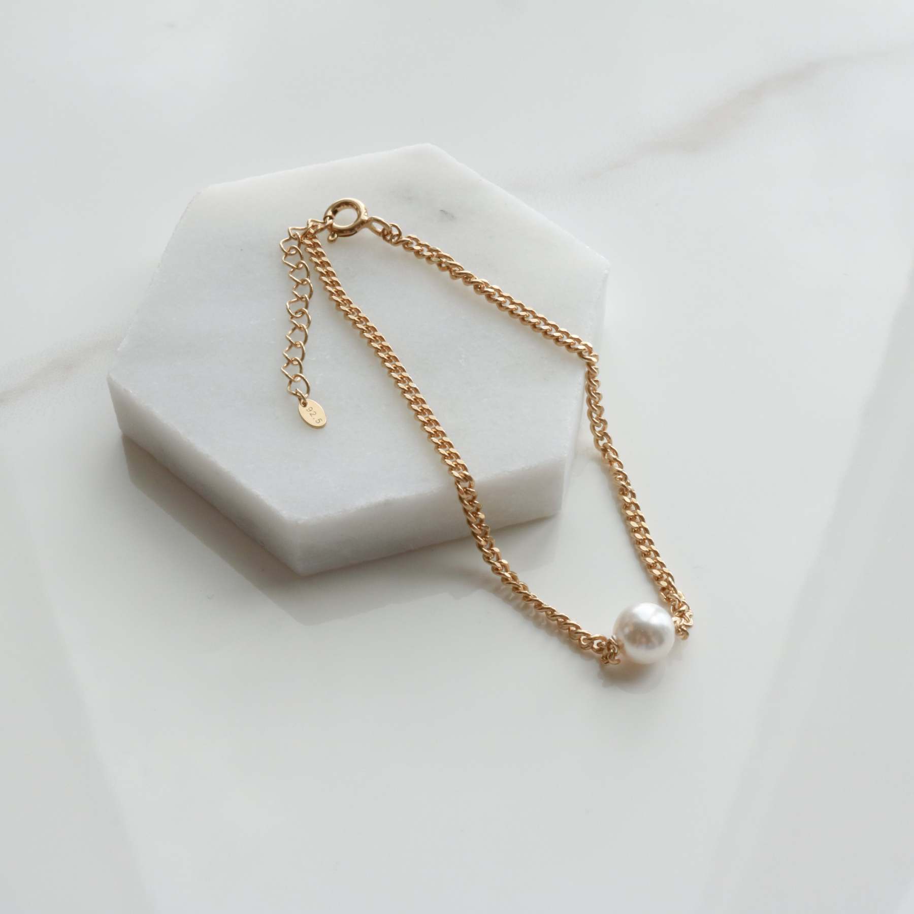 Simple pearl chain bracelet