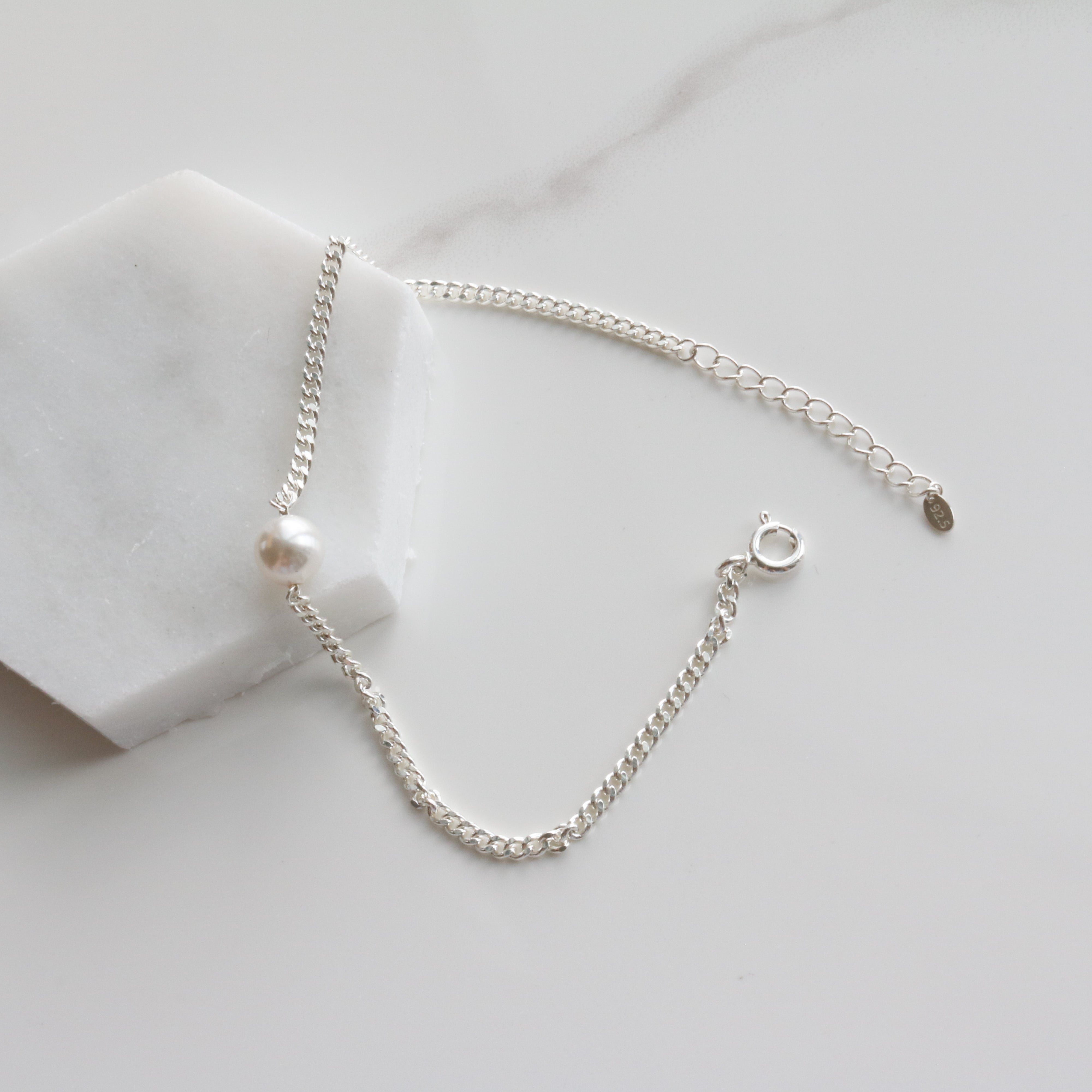 Simple pearl chain bracelet