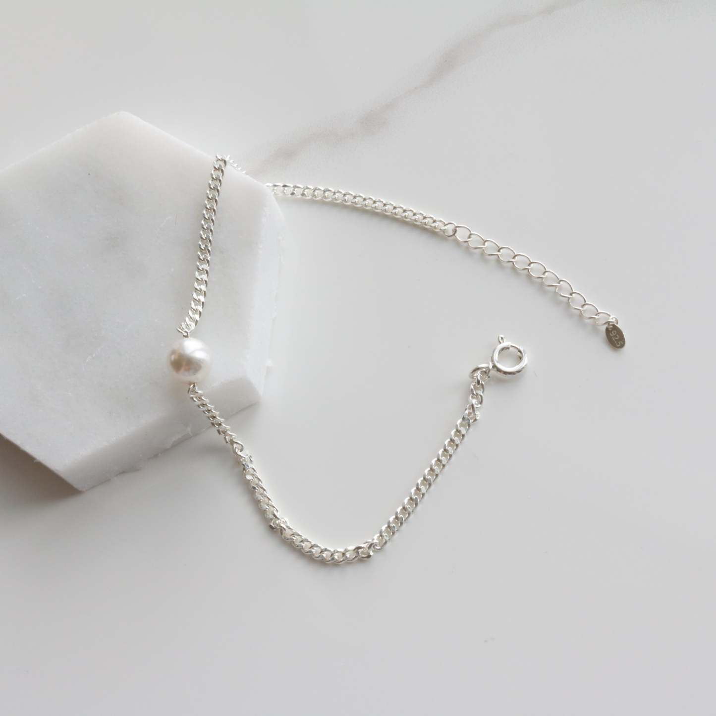 Simple pearl chain bracelet