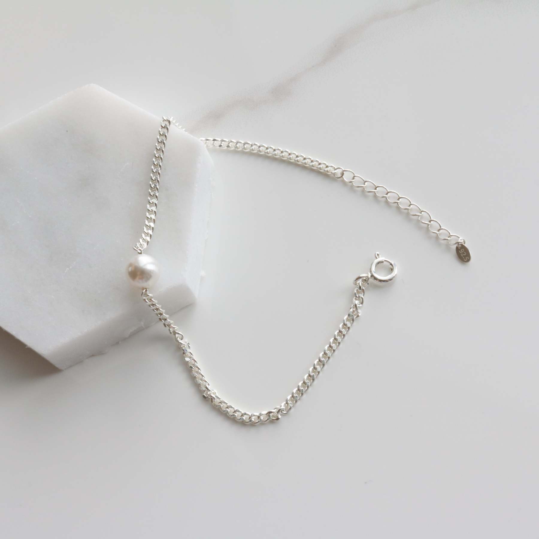 Simple pearl chain bracelet