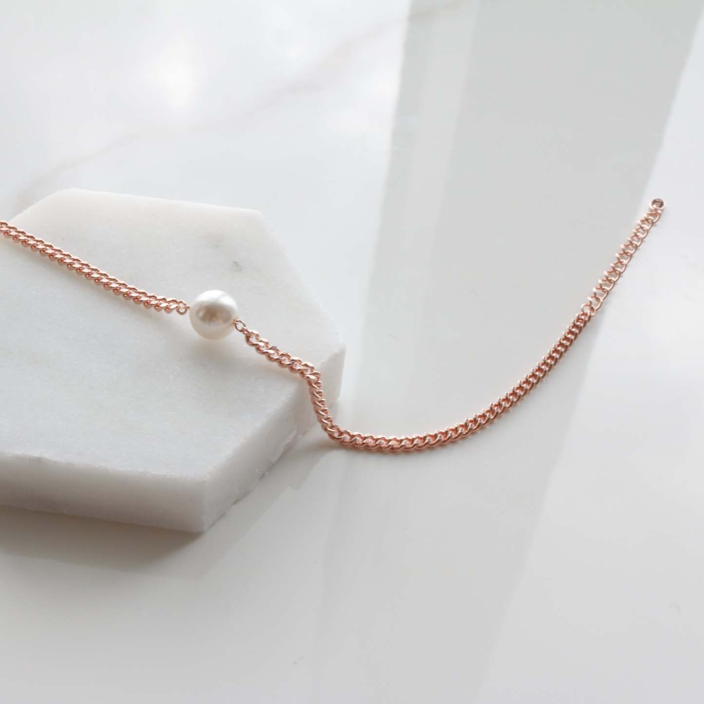 Simple pearl chain bracelet