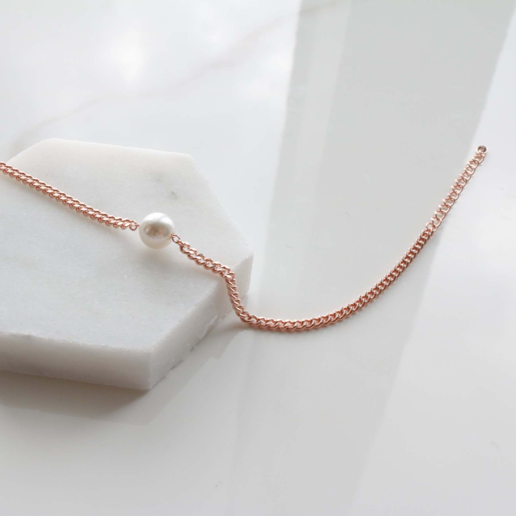 Simple pearl chain bracelet