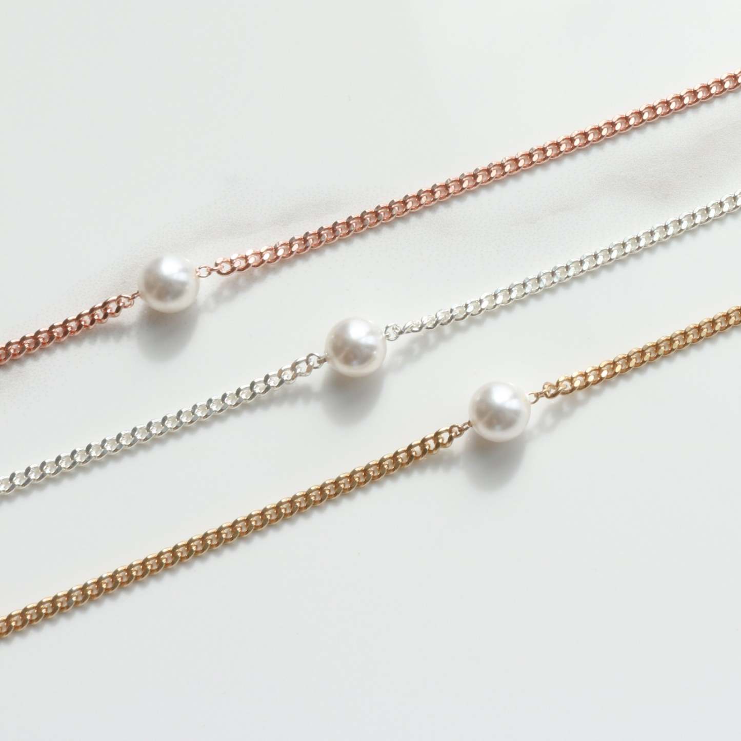 Simple pearl chain bracelet