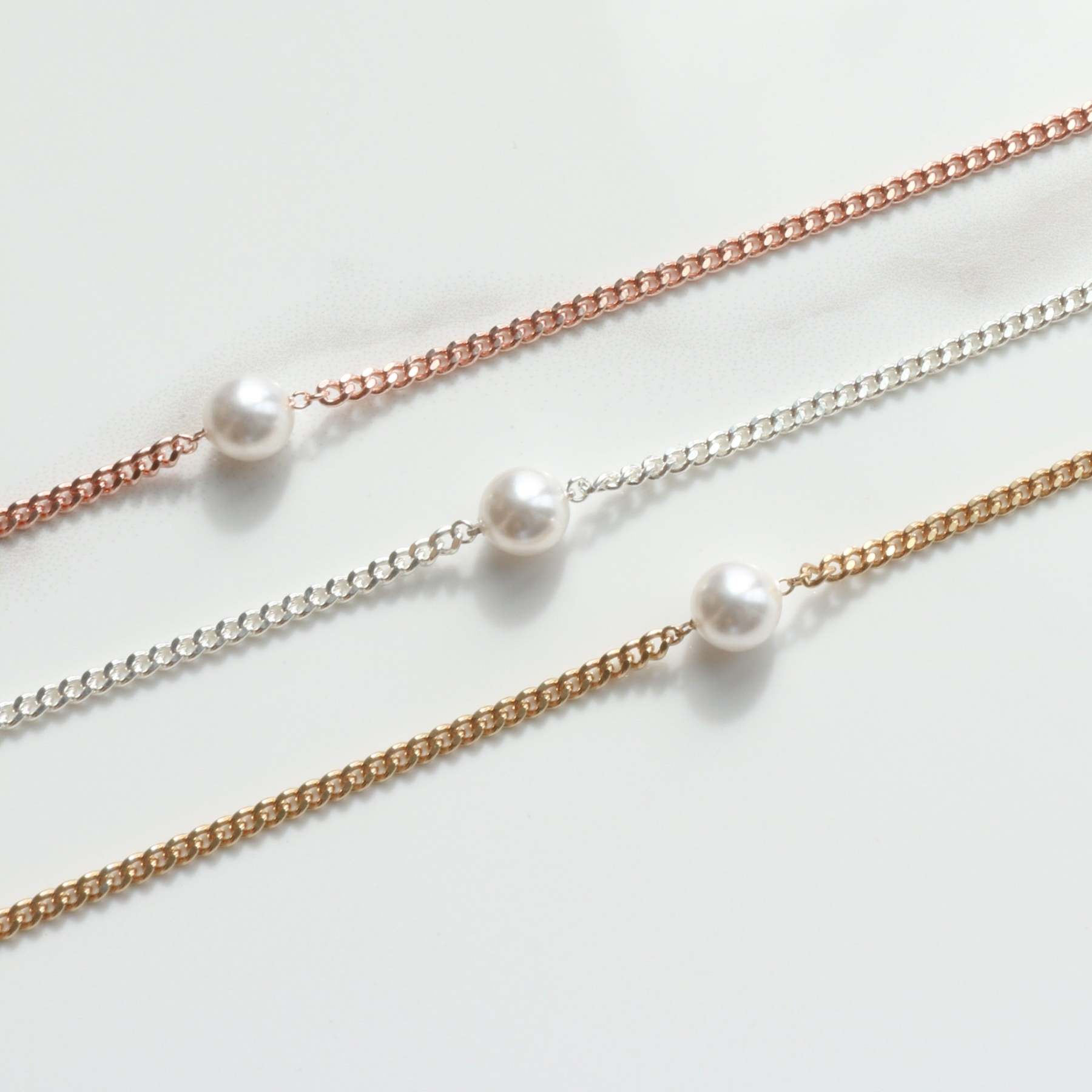 Simple pearl chain bracelet