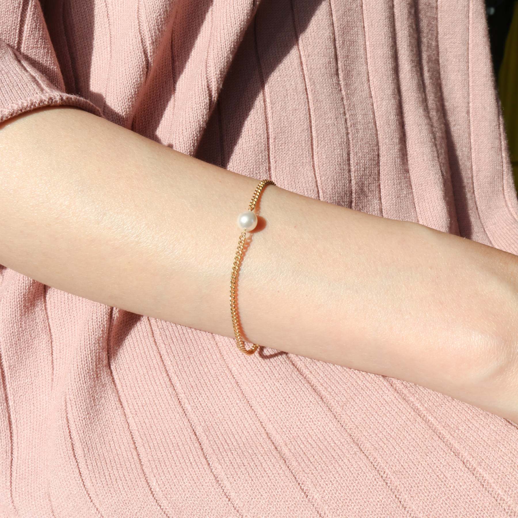 Simple pearl chain bracelet