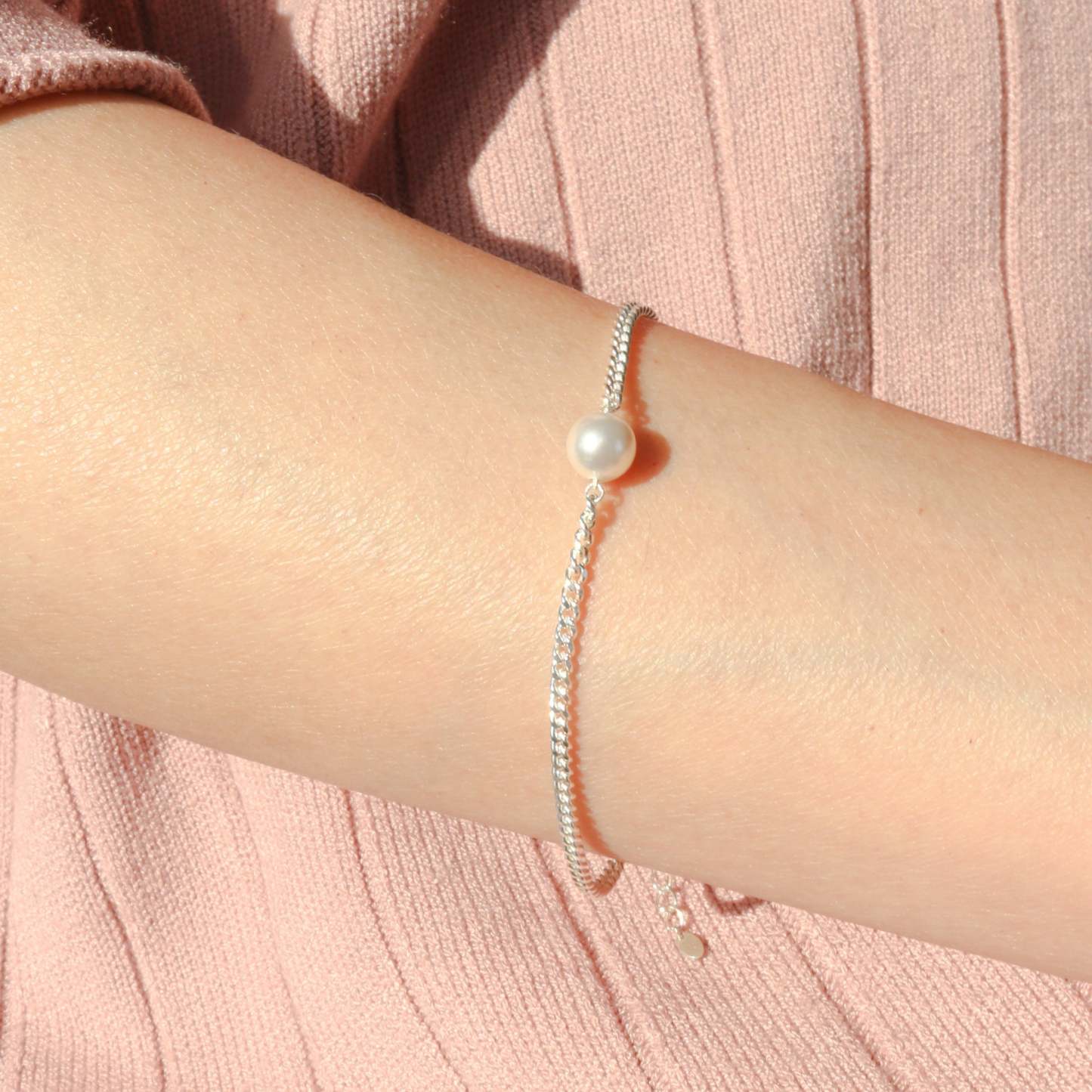 Simple pearl chain bracelet