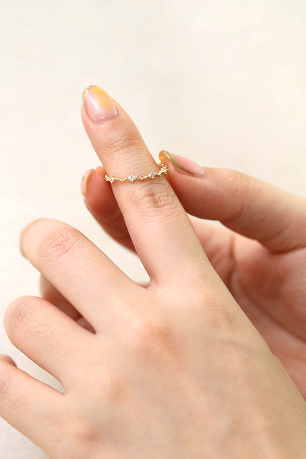 Diamond cubic relay ring