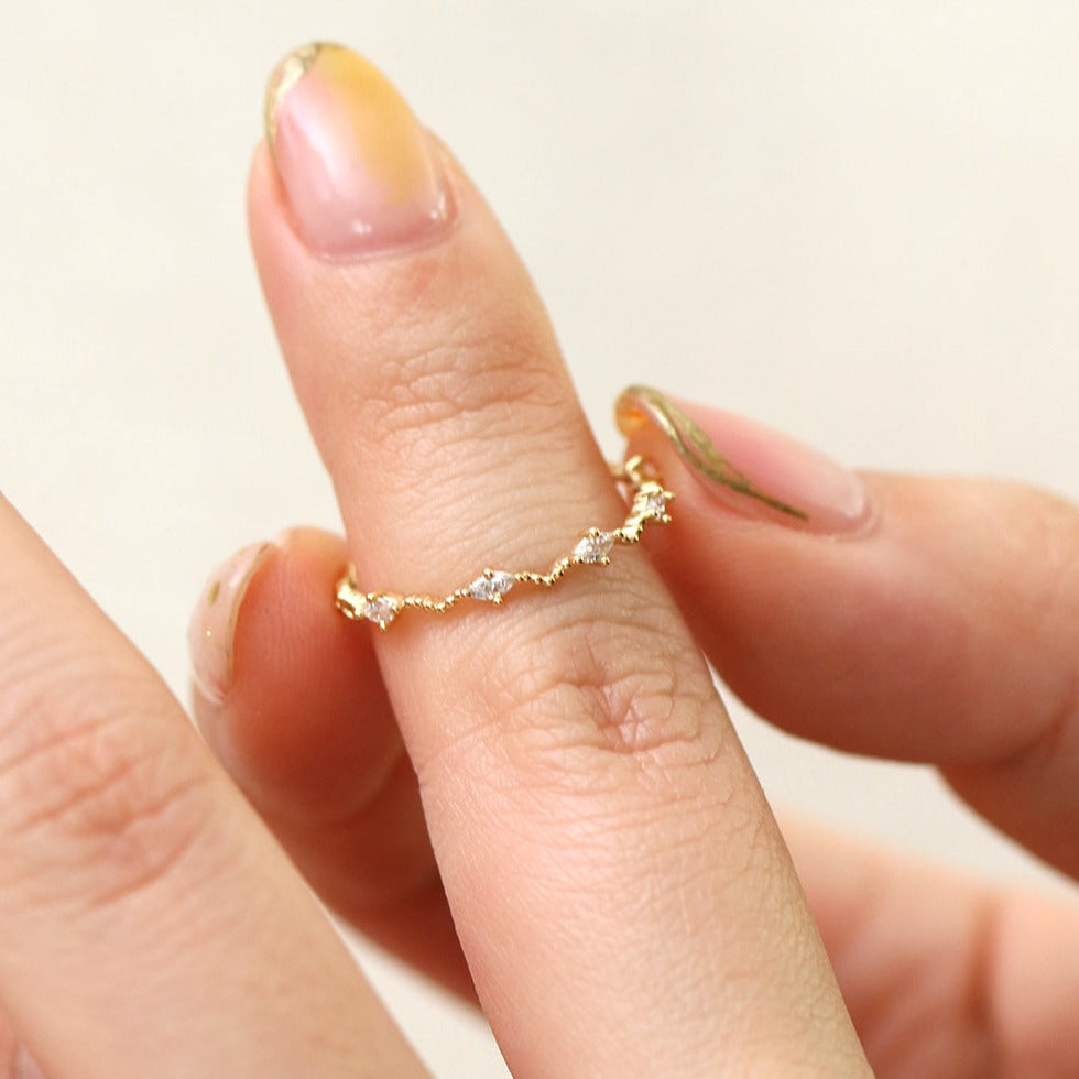 Diamond cubic relay ring