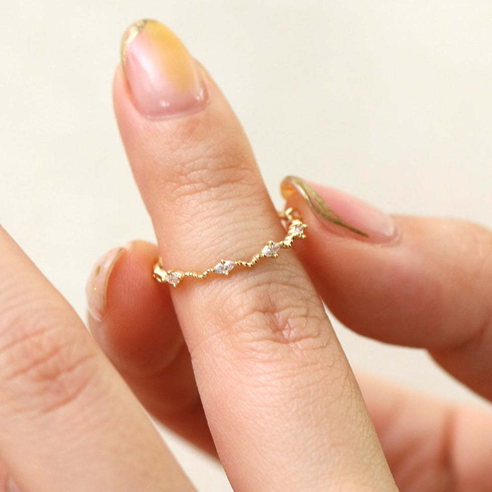 Diamond cubic relay ring