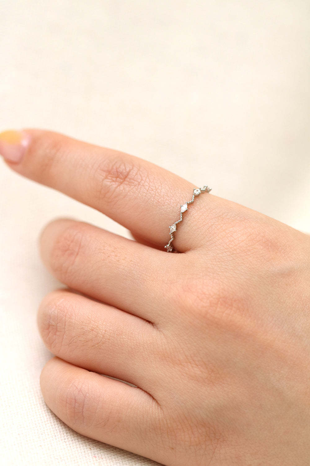 Diamond cubic relay ring