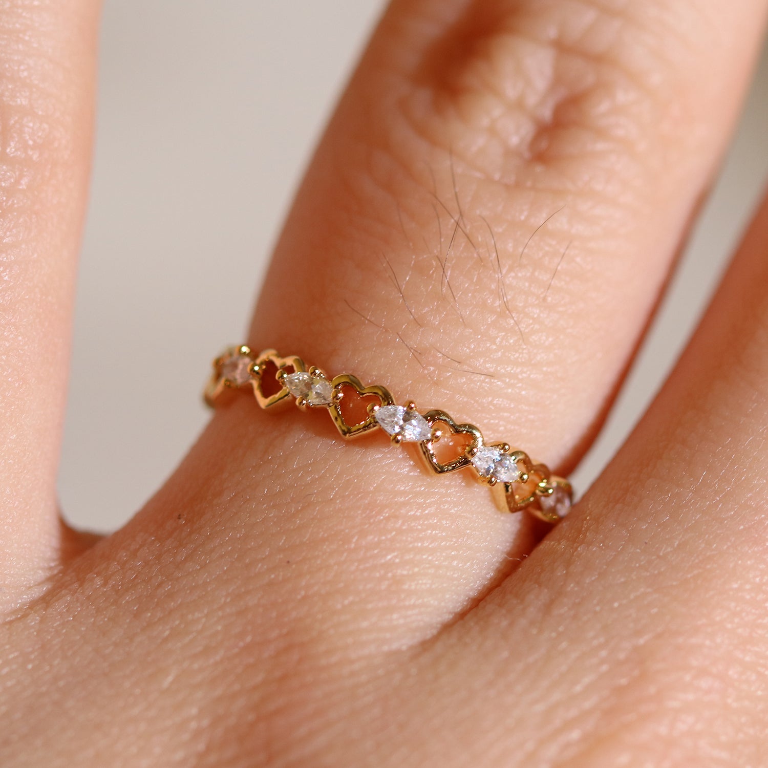 Cubic relay heart ring