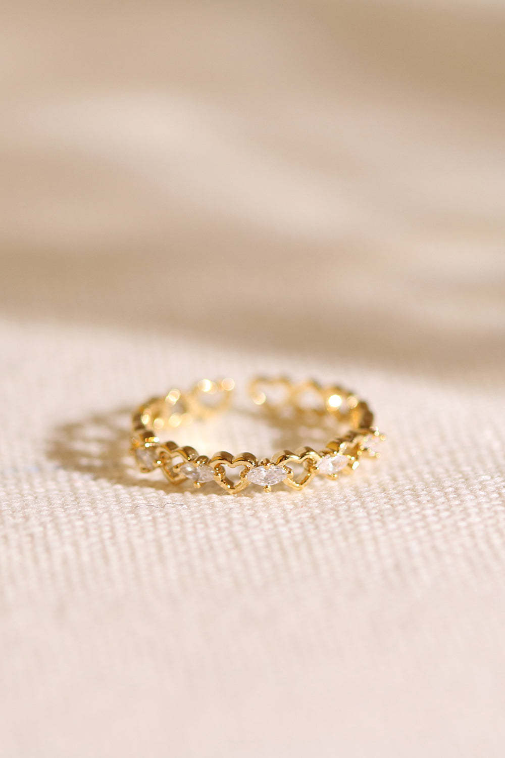 Cubic relay heart ring