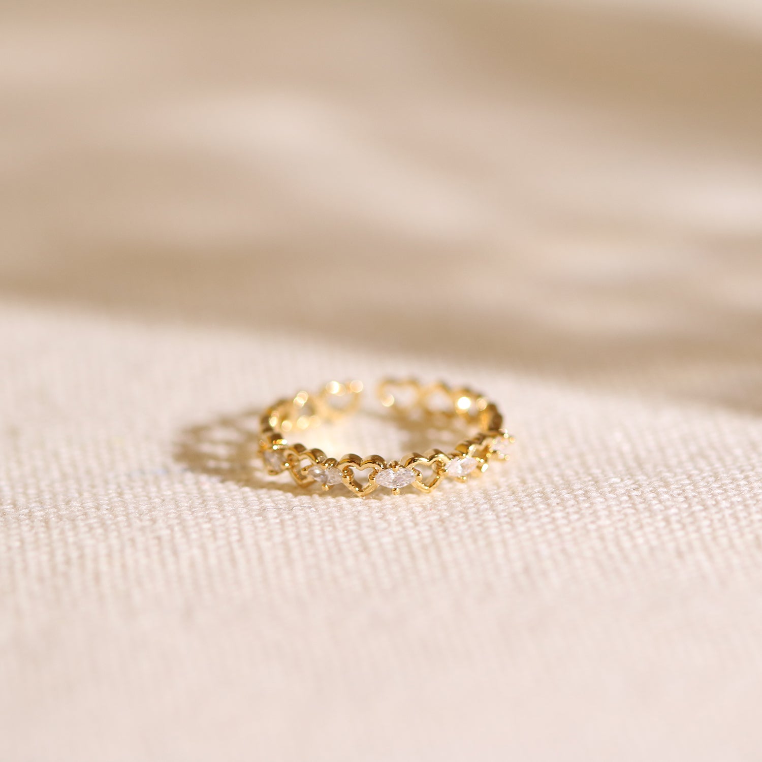 Cubic relay heart ring