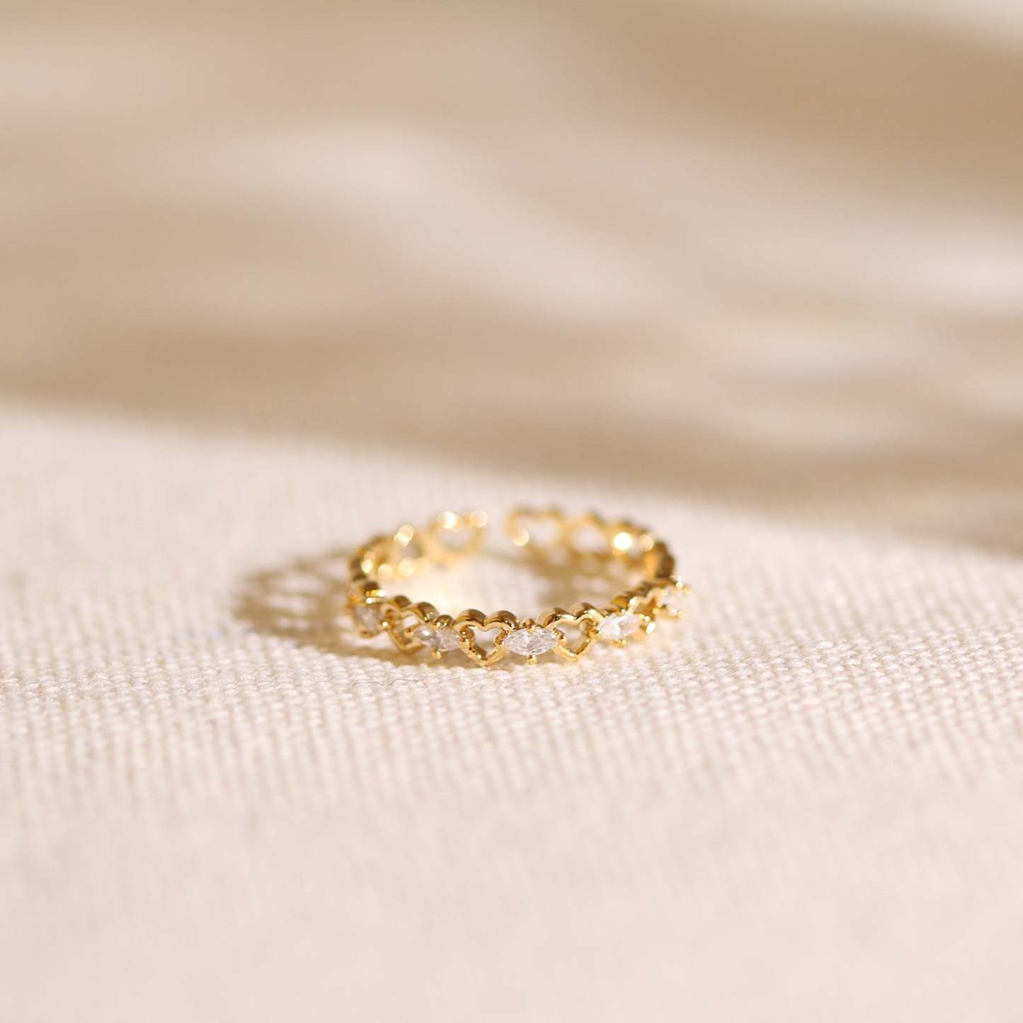 Cubic relay heart ring