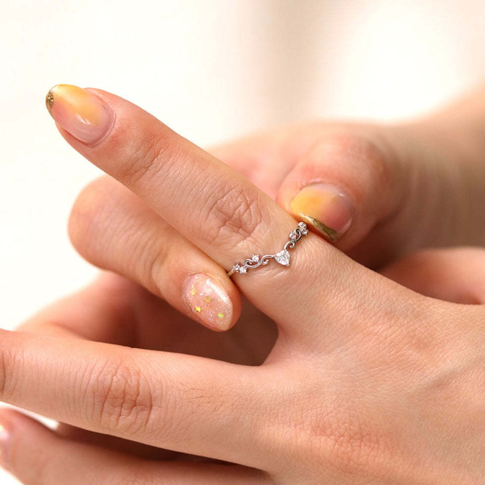 Elegant heart ring
