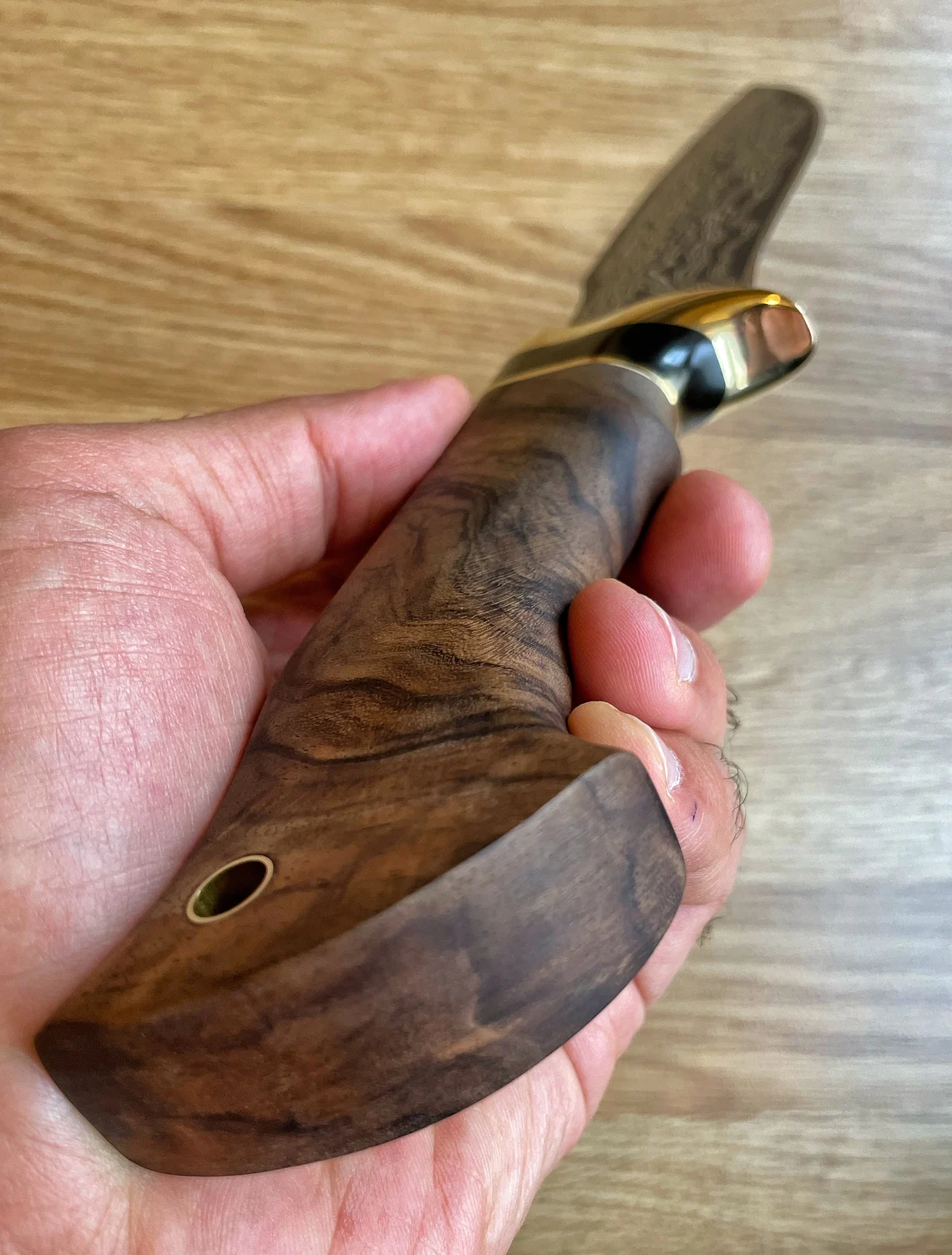 Autentični damaščanski Bowie nož s drškom od oraha i ebanovine - ručno izrađen kovački lovački nož