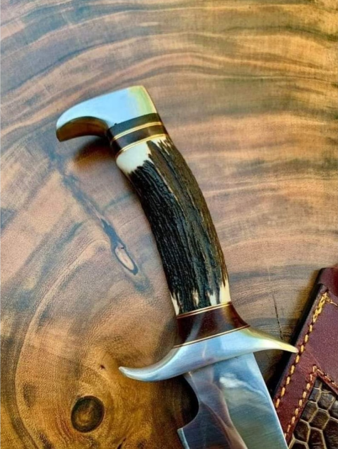 Χειροποίητο κυνηγετικό μαχαίρι Bowie από ατσάλι Δαμασκού: λαβή από δέρμα ελαφιού, δερμάτινη θήκη