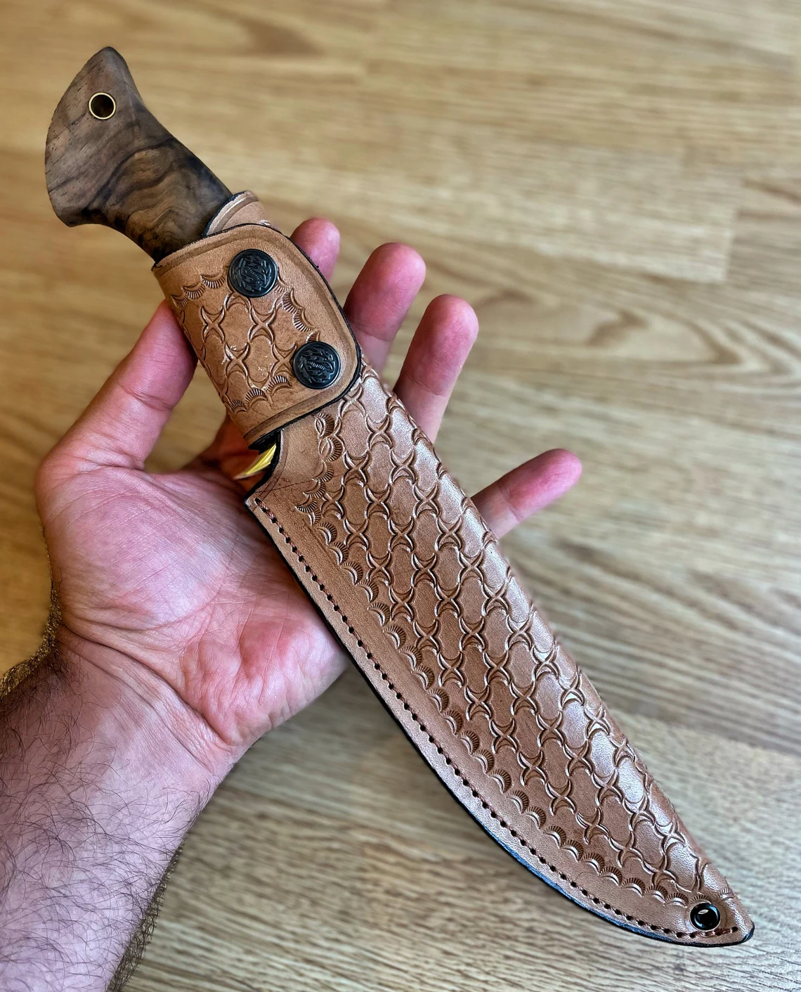 Autentični damaščanski Bowie nož s drškom od oraha i ebanovine - ručno izrađen kovački lovački nož