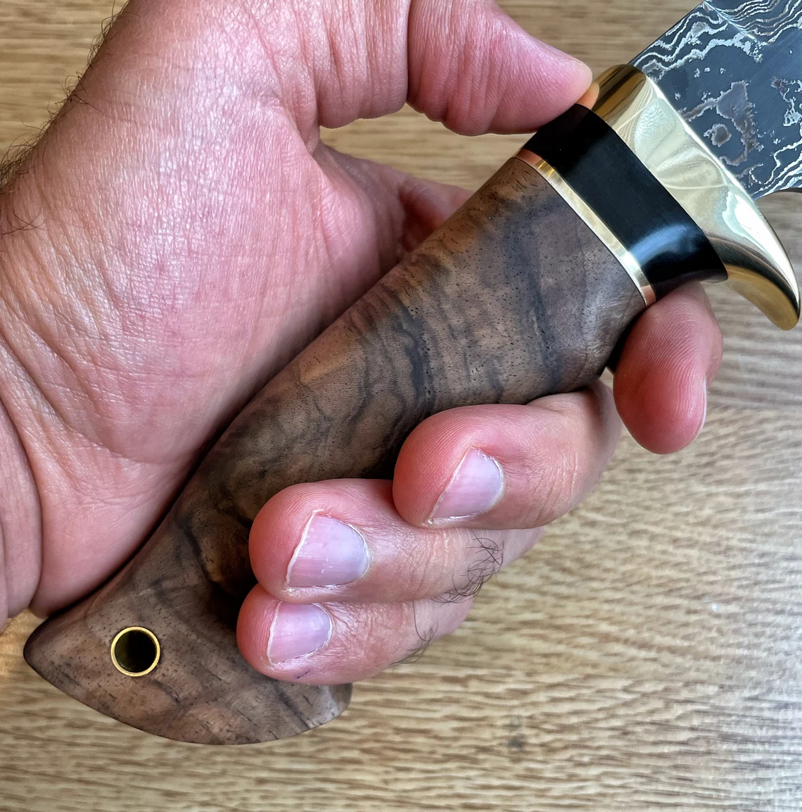 Autentični damaščanski Bowie nož s drškom od oraha i ebanovine - ručno izrađen kovački lovački nož