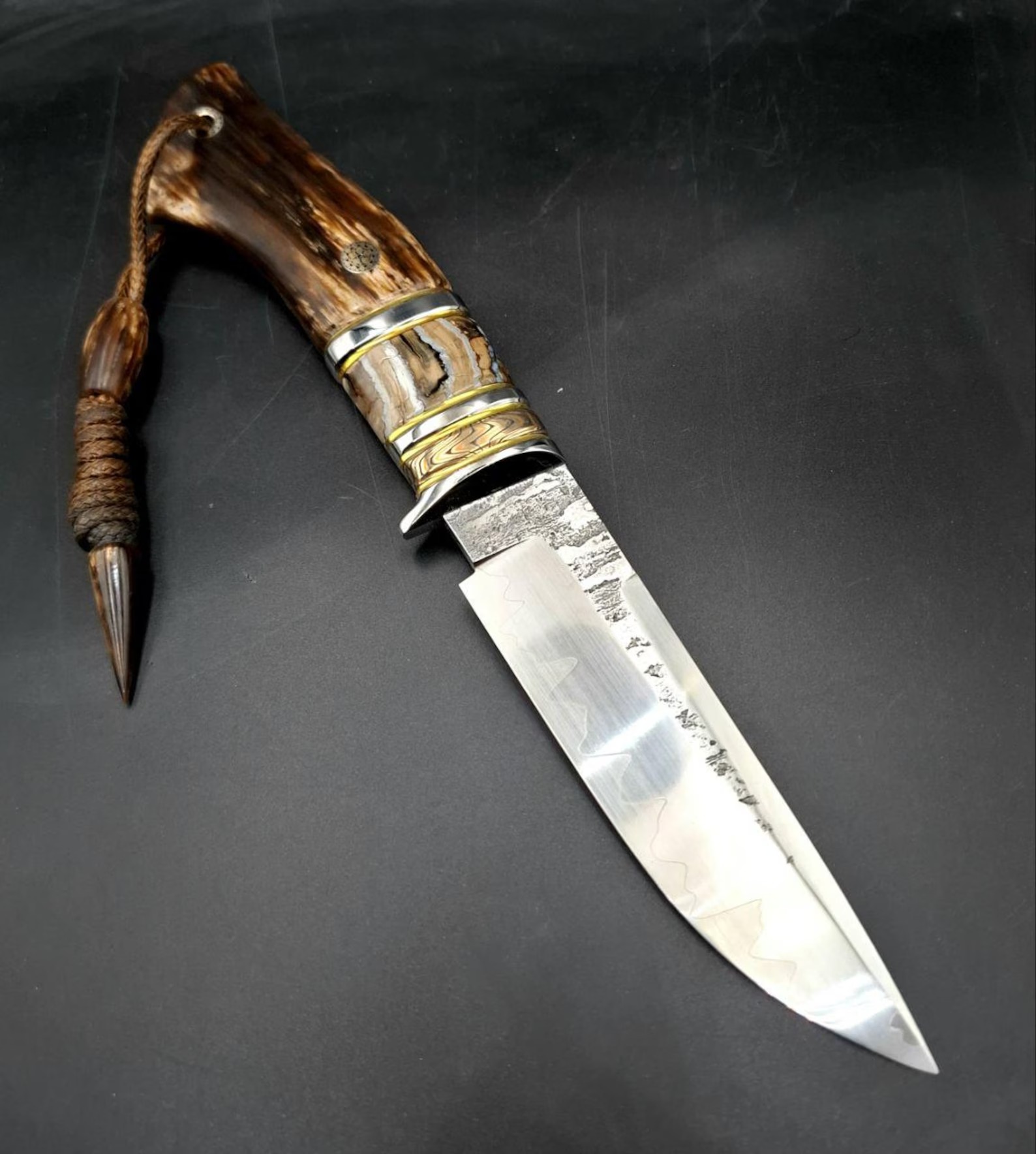 Χειροποίητο ατσάλινο μαχαίρι M390 – Σταθεροποιημένη ξύλινη λαβή, θήκη από ξύλο ελιάς