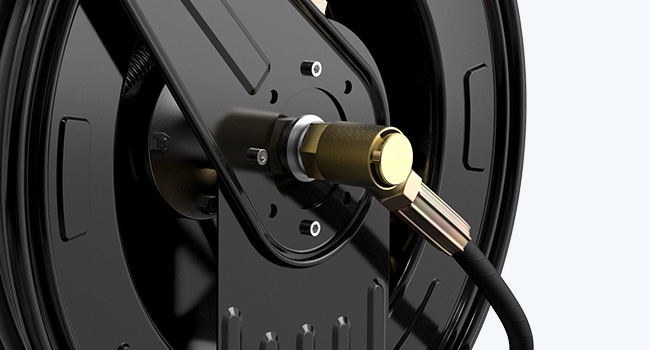 Close-up of the solid brass fittings on the BreAro hose reel, showcasing leak-proof design, corrosion resistance, and secure connections for high-pressure, heavy-duty cleaning and industrial use.