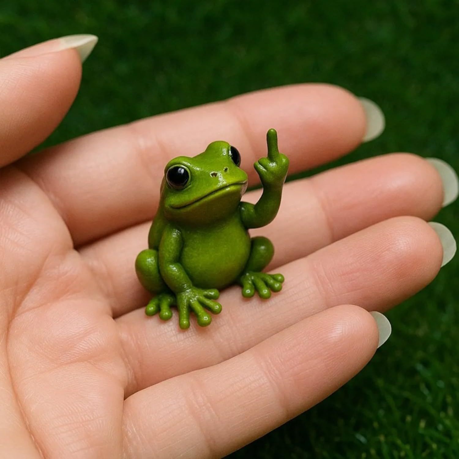 Funny Mini Animal Statue with Middle Finger – Quirky Resin Desk & Garden Decoration, Novelty Gift Idea