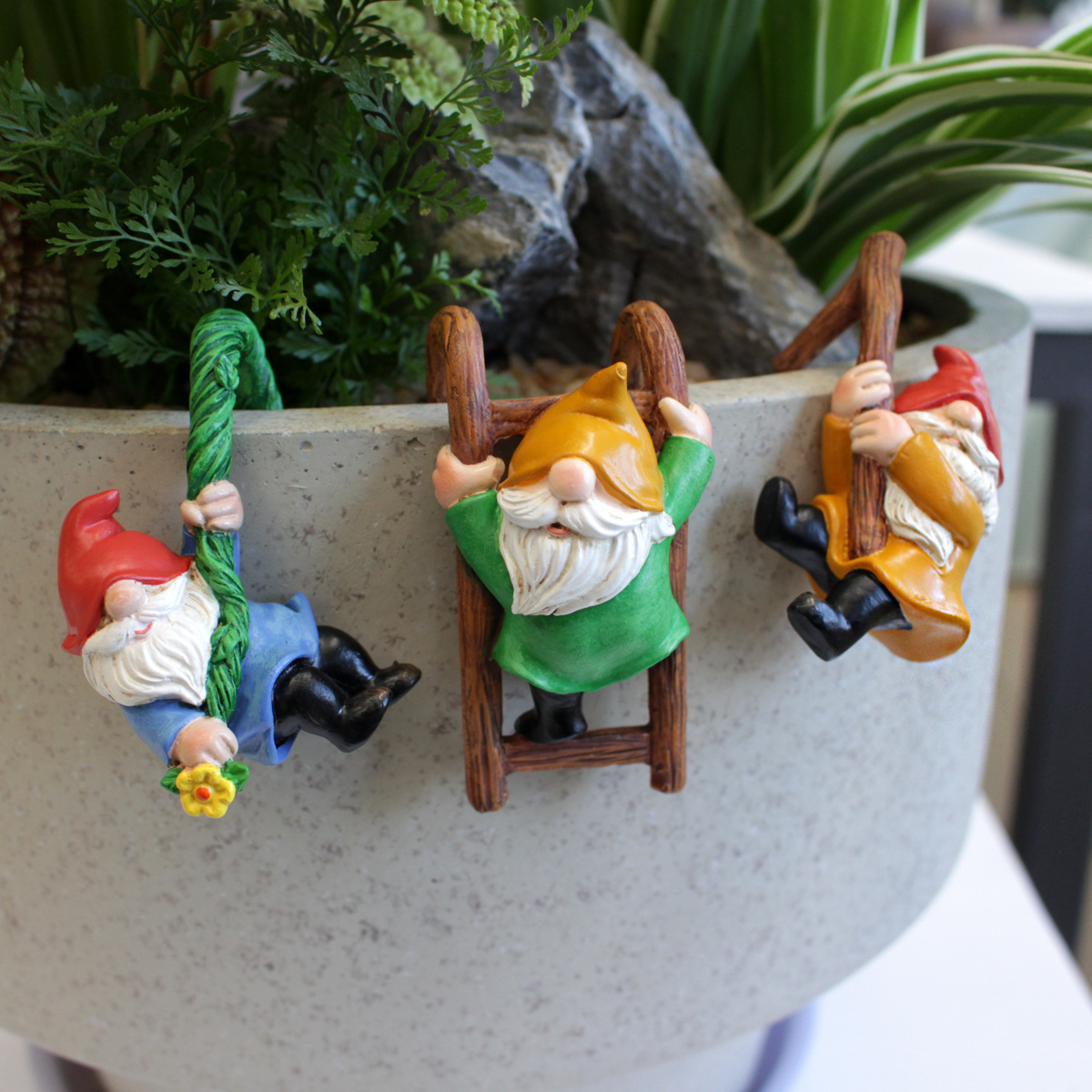 Set of 3 Hanging Garden Gnome Planter Ornaments – Cute Resin Flower Pot Decorations for Indoor & Outdoor Use