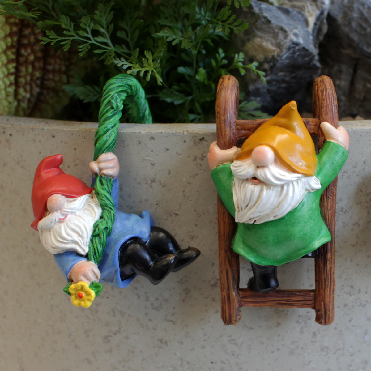 Set of 3 Hanging Garden Gnome Planter Ornaments – Cute Resin Flower Pot Decorations for Indoor & Outdoor Use