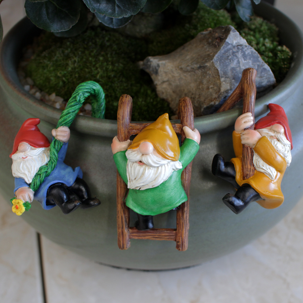 Set of 3 Hanging Garden Gnome Planter Ornaments – Cute Resin Flower Pot Decorations for Indoor & Outdoor Use