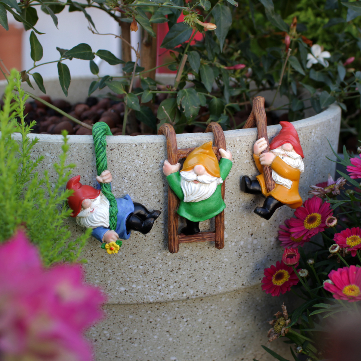 Set of 3 Hanging Garden Gnome Planter Ornaments – Cute Resin Flower Pot Decorations for Indoor & Outdoor Use
