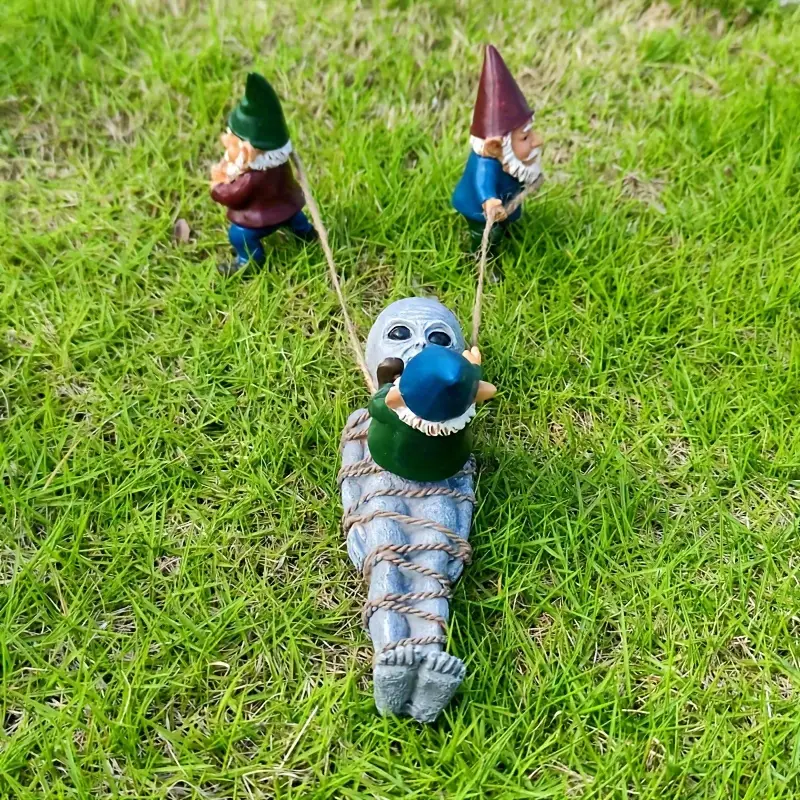 Gnome Capturing Alien Garden Statue
