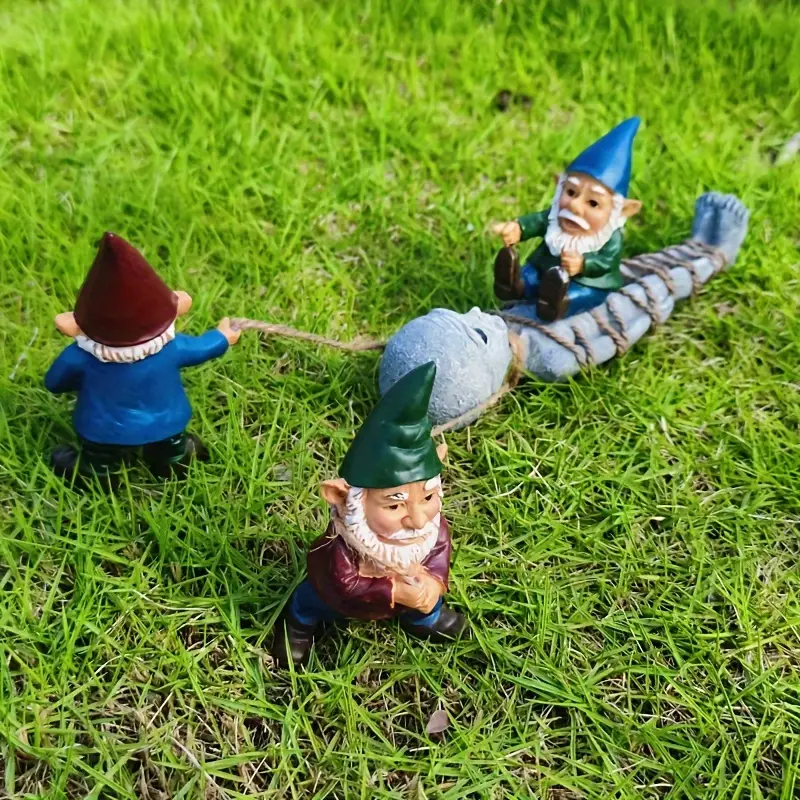 Gnome Capturing Alien Garden Statue