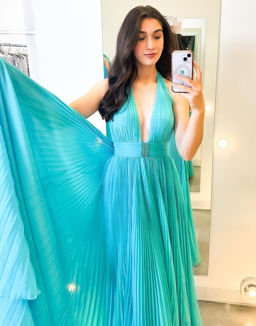 A-Line Turquoise Green Halter V-Neck Long Pleated Prom Dress