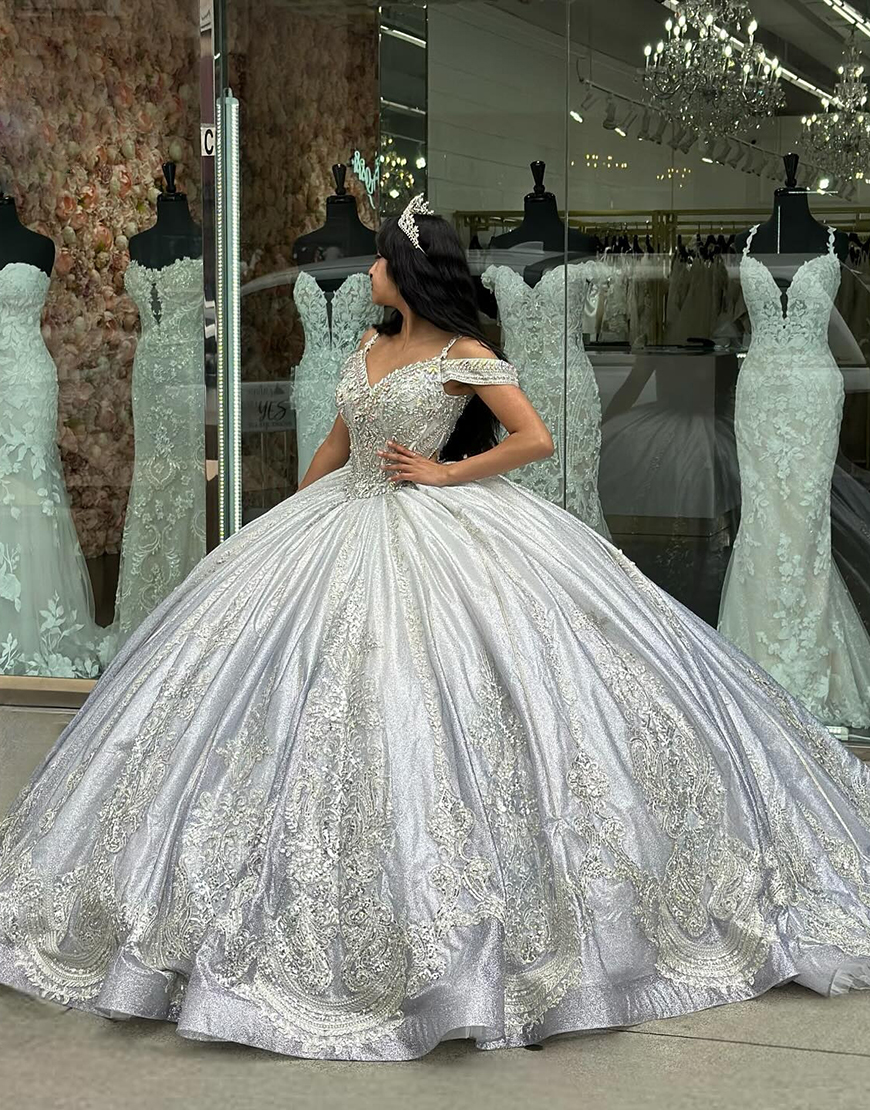 Sparkly Silver Straps Beaded Sweet 16 Dresses Quinceanera Dress With Appliques