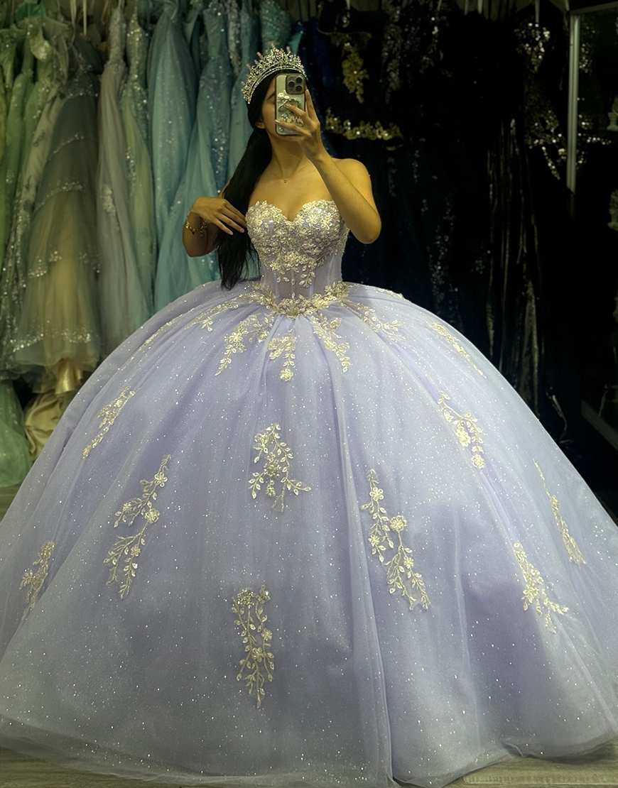 Lilac Tulle Sweetheart Ball Gown Quinceanera Dress with Sequined Appliques