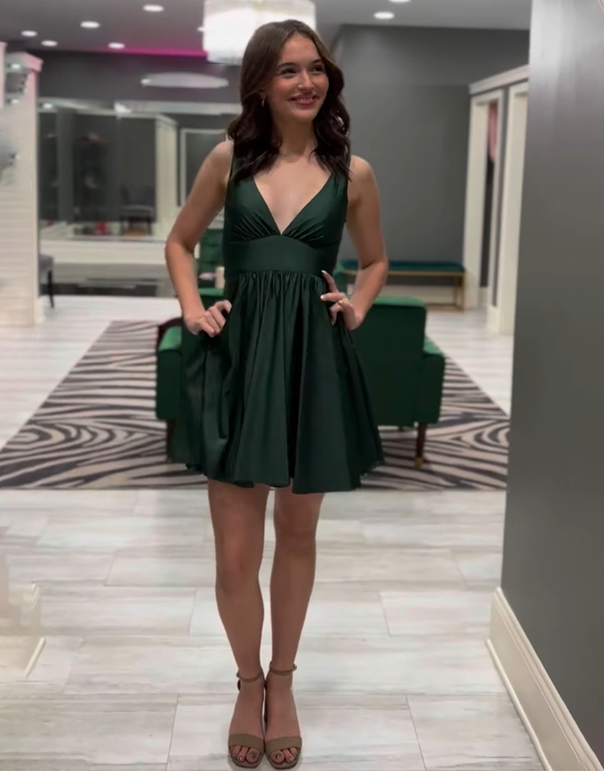 Emerald Green Satin A Line V-Neck Short Homecoming Dress