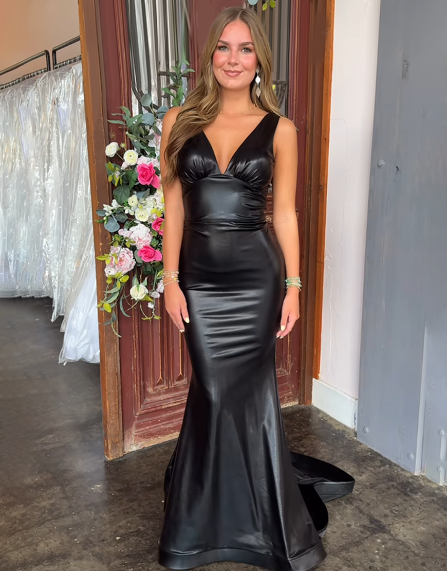 Simple Black V-Neck Mermaid Long Prom Dress