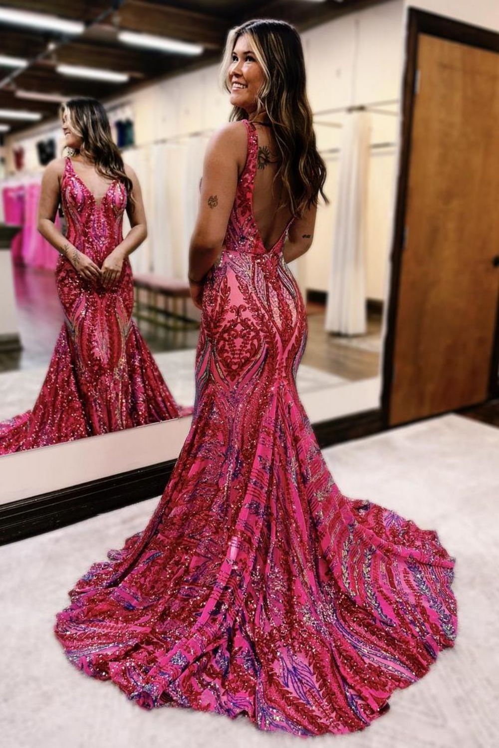 Berlinnova Women Gorgeous Fuchsia Long Prom Dress Sparkly Mermaid V-Neck Backless Pageant Dress With Sequins