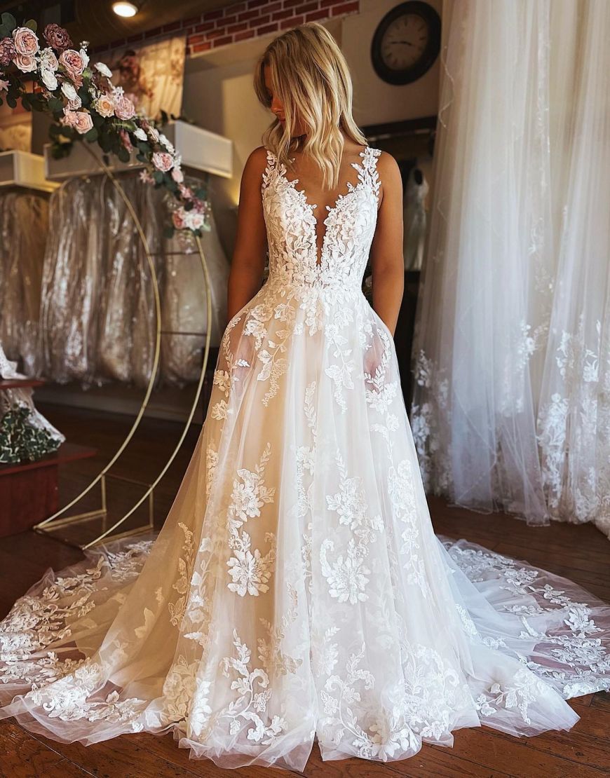 Gorgeous A-Line Open Back Wedding Dress With Appliques