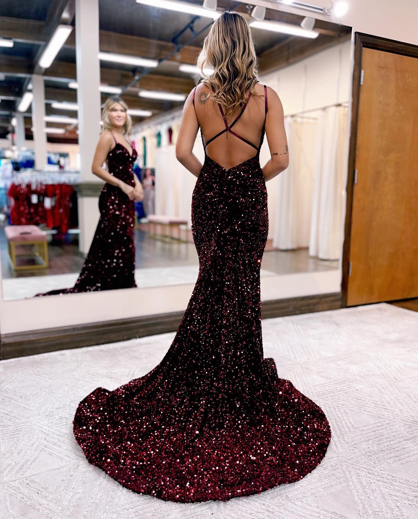 Gorgeous Mermaid V-Neck Court Train Sequined Prom Dress