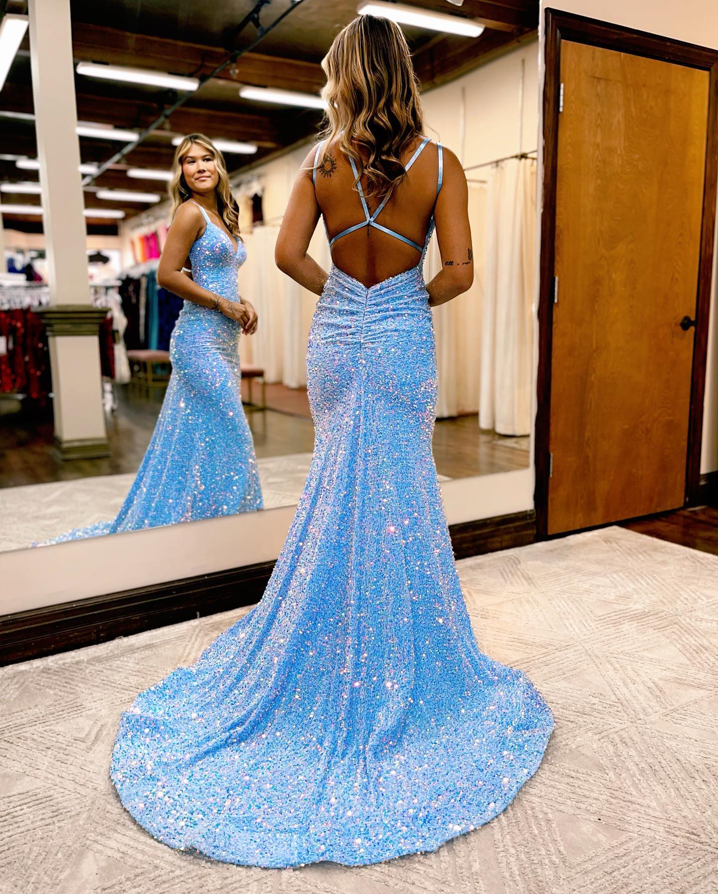 Gorgeous Mermaid V-Neck Court Train Sequined Prom Dress