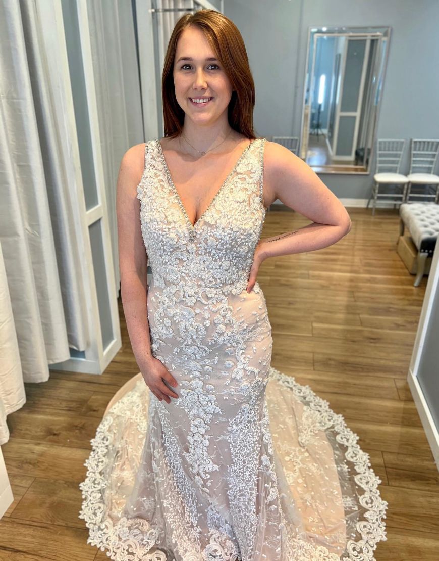 Mermaid V-Neck Court Train Zipper Back Lace Wedding Dress With Appliques
