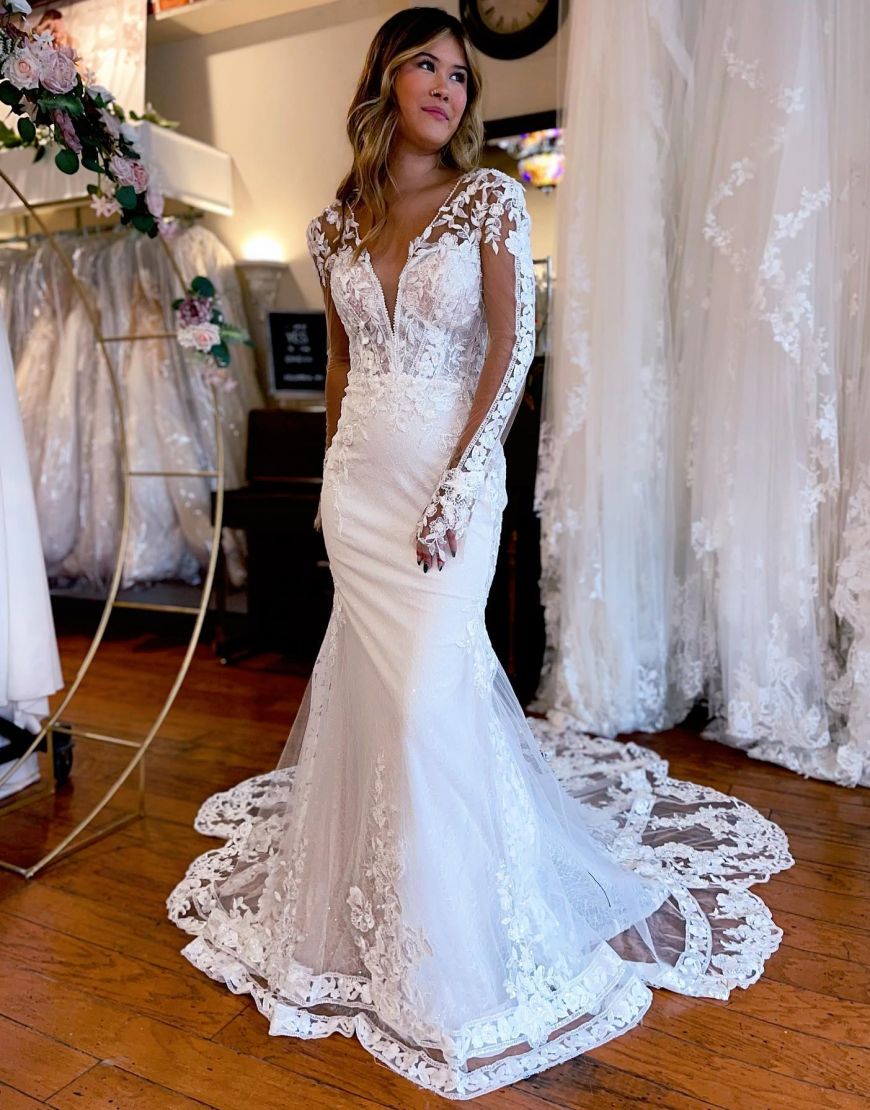 Mermaid V-Neck Long Sleeves Wedding Dress With Appliques