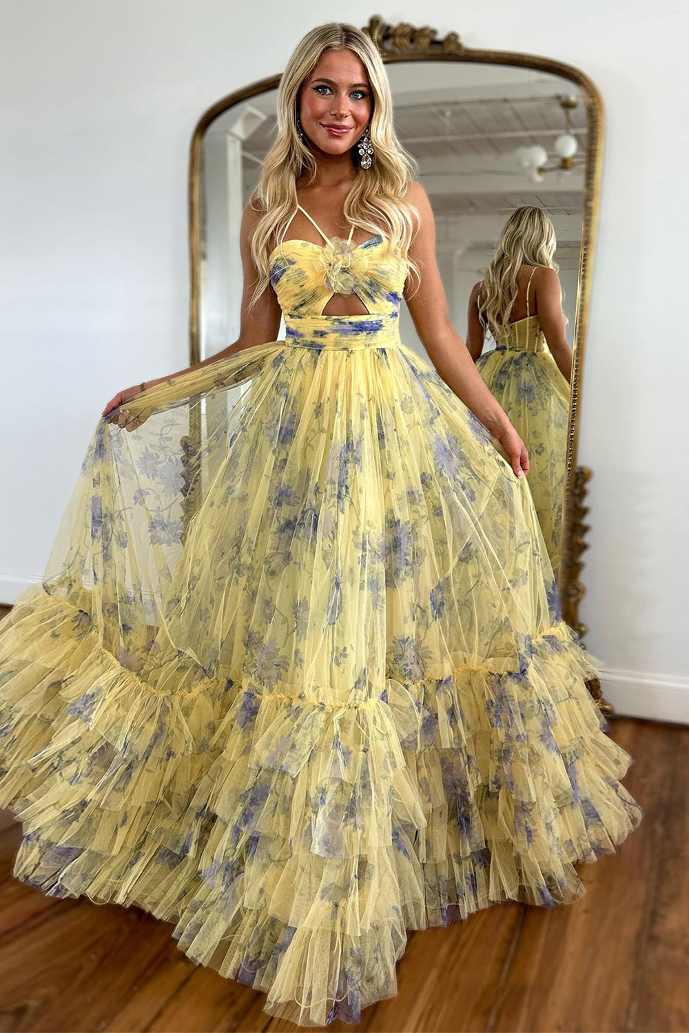 Stunning Yellow A-Line Halter Neck Long Tulle Prom Party Dress