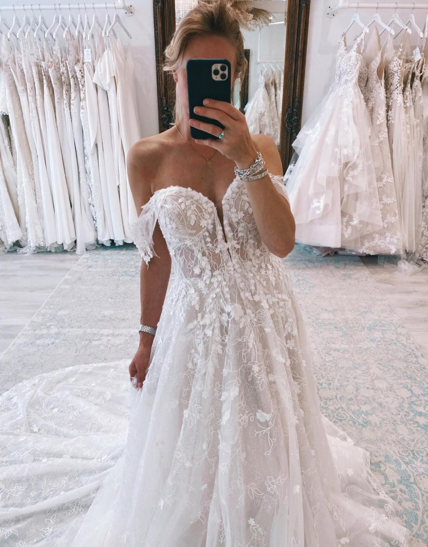 Stunning A-Line Off The Shoulder Lace Wedding Dress
