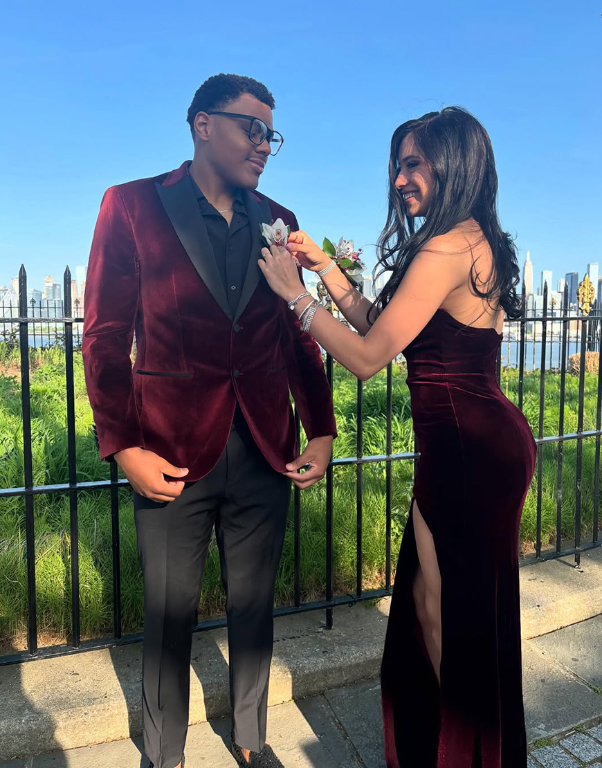 Burgundy Velvet Peak Lapel 2 Piece Prom Homecoming Men's Suits