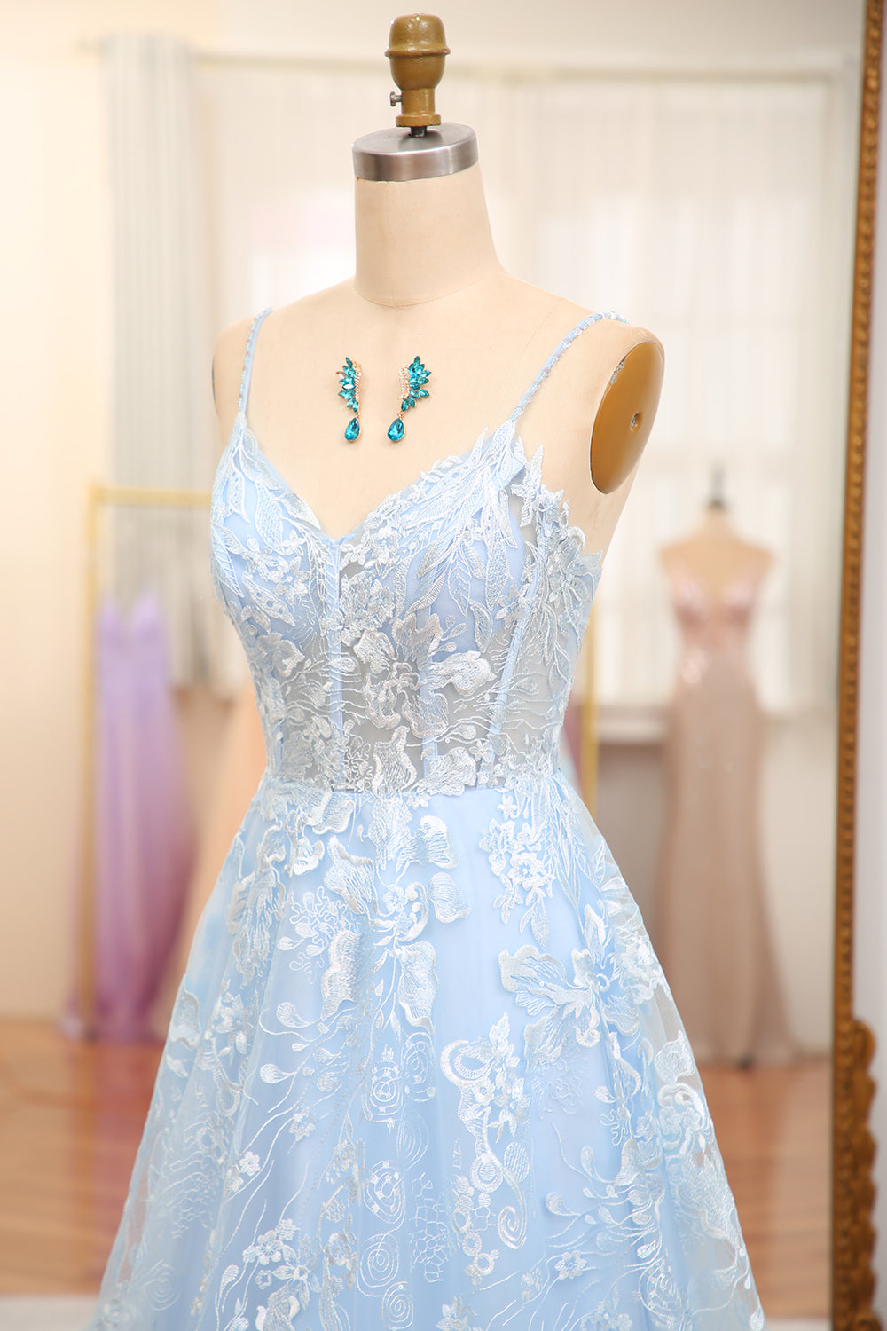 Sky Blue A-Line Spaghetti Straps Tulle Long Prom Dress With Appliques