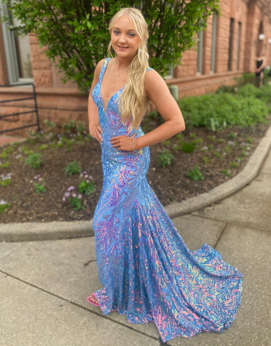 Berlinnova Women Gorgeous Light Blue Long Prom Dress Sparkly Mermaid V-Neck Backless Pageant Dress With Sequins
